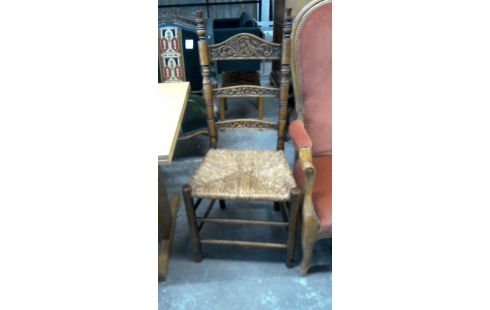 1 CHAISE  BOIS  SCULPTE