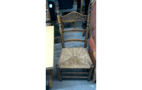 1 CHAISE  BOIS  SCULPTE