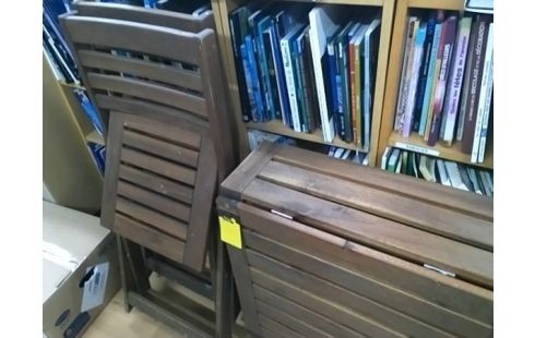 TABLE PLIANTE BOIS AVEC 2 CHAISES PLIANTES BOIS