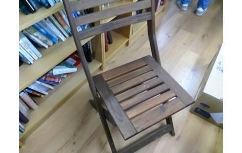 TABLE PLIANTE BOIS AVEC 2 CHAISES PLIANTES BOIS