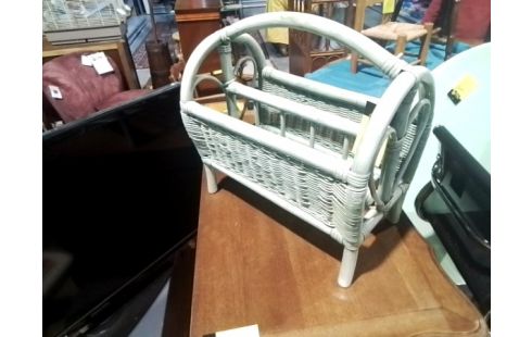 PORTE REVUES ROTIN VERT