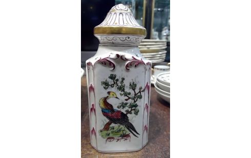 THEEBLIK PORSELEIN IN DE STAAT