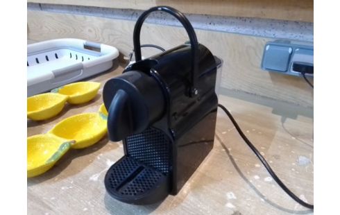 CAFETIERE ELECTRIQUE NESPRESSO NOIR