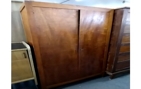 ARMOIRE Ancienne classique 2 portes 1 serrure hs fond abîmé