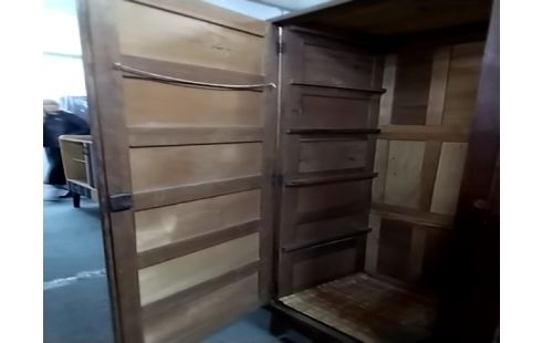 ARMOIRE Ancienne 2 portes sans cle sans etagere