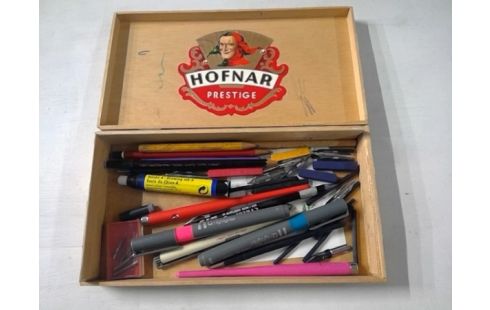 LOT VAN  TEKENSPULLEN