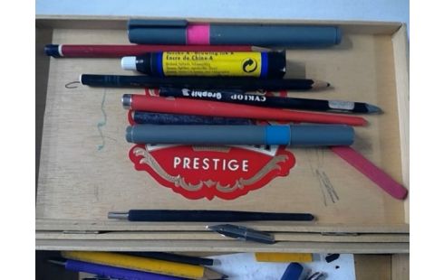 LOT VAN  TEKENSPULLEN