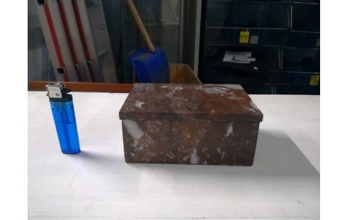 DOOS IN MARMER KLEIN