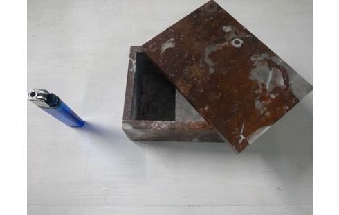 DOOS IN MARMER KLEIN