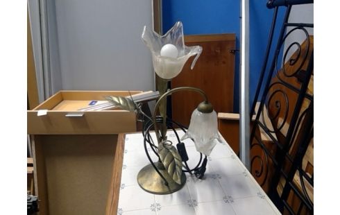 LAMP MESSING EN GLAS, BLOEMEN