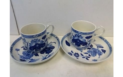 LOT DE 2 TASSES AVEC SOUCOUPES