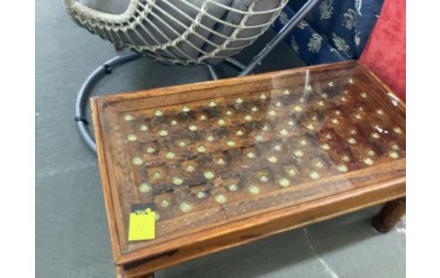 TABLE BASSE SCULPTÉE