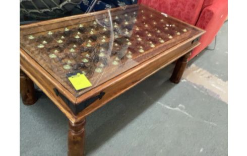 TABLE BASSE SCULPTÉE