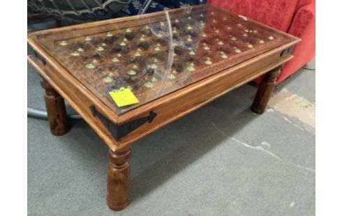 TABLE BASSE SCULPTÉE