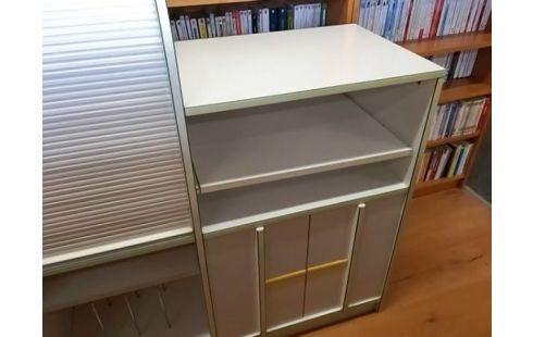 MEUBLE DE RANGEMENT BLANC BORDS VERTS 2P (USURE COIN BAS)