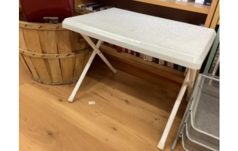 TABLE D’APPOINT PLASTIQUE BLANC