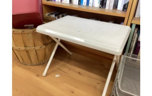 TABLE D’APPOINT PLASTIQUE BLANC
