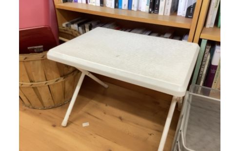 TABLE D’APPOINT PLASTIQUE BLANC