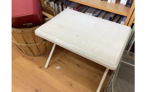 TABLE D’APPOINT PLASTIQUE BLANC