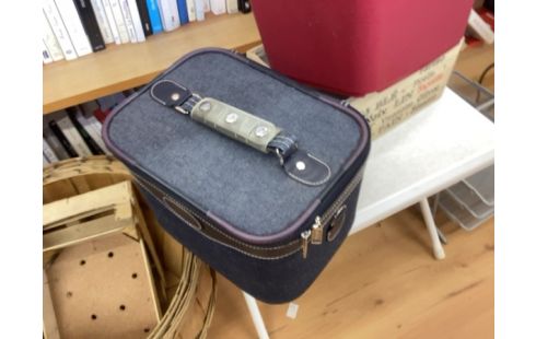 PHARMACIE TISSU BLEU