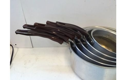 LOT DE CASSEROLES ALU