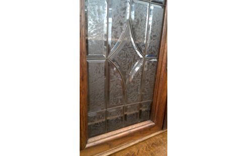 BUFFETKAST. MECHELS EIK GESLEPEN GLAS 4D