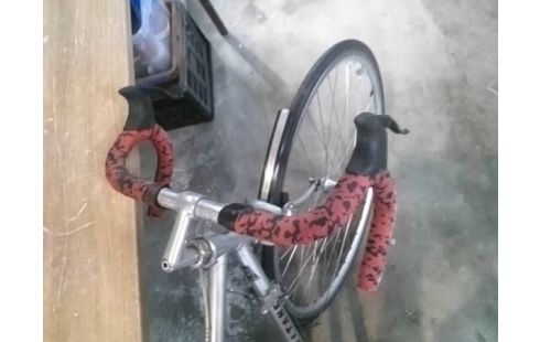 VELO DE COURSE GRIS GITANE