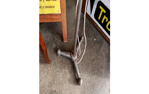 LAMPE ARTICULÉE SUR PIED