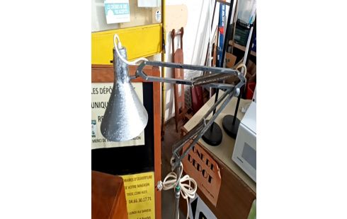 LAMPE ARTICULÉE SUR PIED