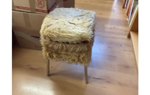 TABOURET POILS BEIGE