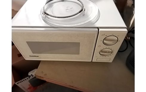 FOUR MICRO ONDES GOLDSTAR + ACC RES