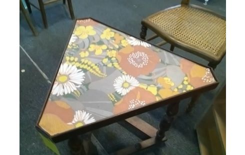 GUERIDON TRIANGLE BOIS