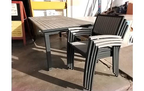 TABLE DE JARDIN +4 FAUTEUILS