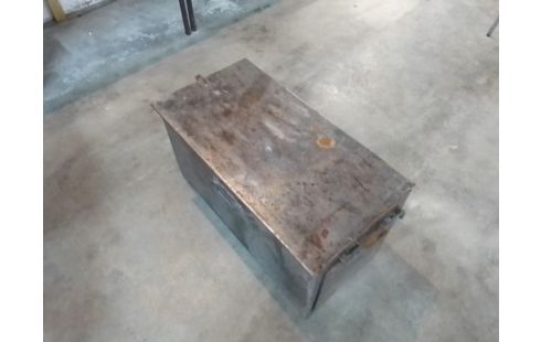 COFFRE METAL EN L'ETAT