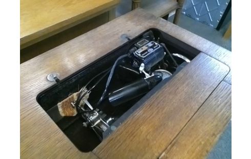 MEUBLE AVEC MACHINE A COUDRE SINGER