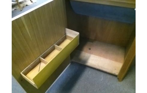 MEUBLE AVEC MACHINE A COUDRE HURTU