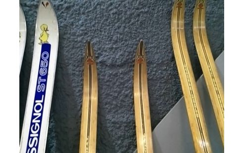 PAIRE DE SKI ANCIEN AVEC BATONS