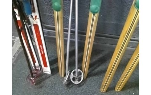 PAIRE DE SKI ANCIEN AVEC BATONS