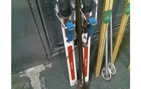 PAIRE DE SKI ROSSIGNOL AVEC BATONS