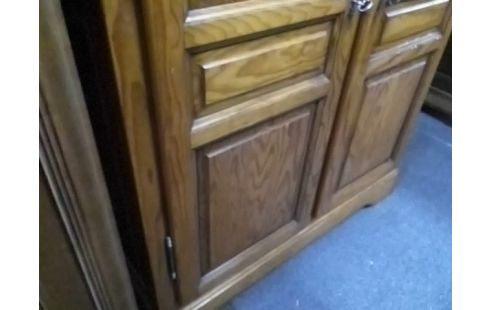 ARMOIRE 2P PIN AVEC ETAGERES ET PENDERIE (QLQS RAYURES)