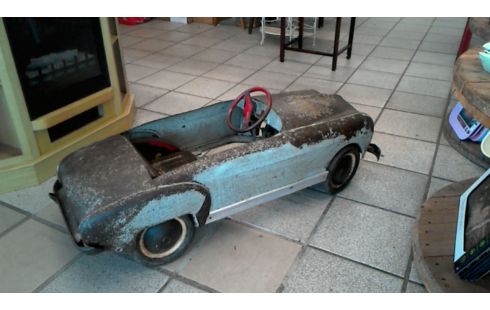 VOITURE A PEDALES RENAULT FREGATE EP.50/60