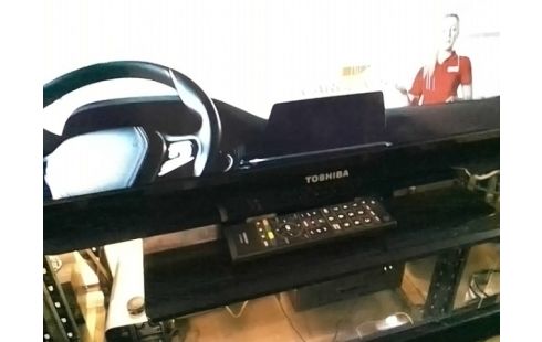 TELEVISEUR TOSHIBA 66CM / HD / TNT HD / AVEC TELECOMMANDE