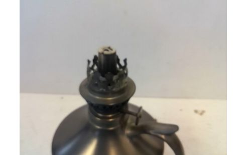 LAMPE A PETROLE ETAIN