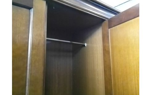 ARMOIRE 3P STYLE LOUIS PHILIPPE AVEC 1 PENDERIE ET 2 ETAGERES