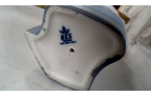 BEELDJE PORSELEIN REX