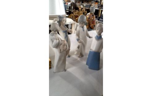 BEELDJE PORSELEIN REX