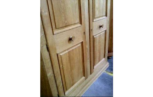 ARMOIRE CHAPEAU DE GENDARME