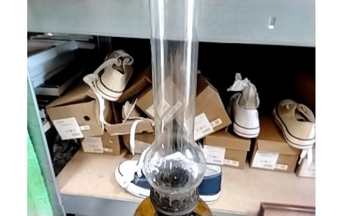 LAMPE A PETROLE GM VERRE MARRON