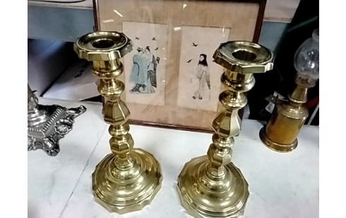 PAIRE DE CHANDELIERS CUIVRE