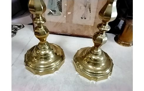 PAIRE DE CHANDELIERS CUIVRE